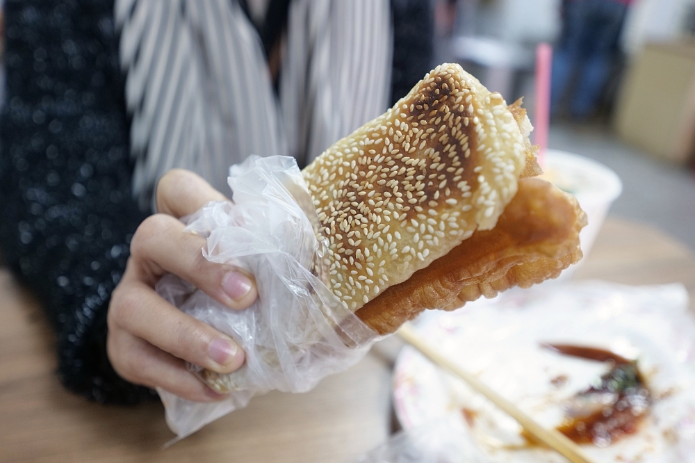 成富食品行｜宜蘭冬山美食：古早味粉漿蛋餅，獨門韭菜醬油必加 @捲捲頭 ♡ 品味生活