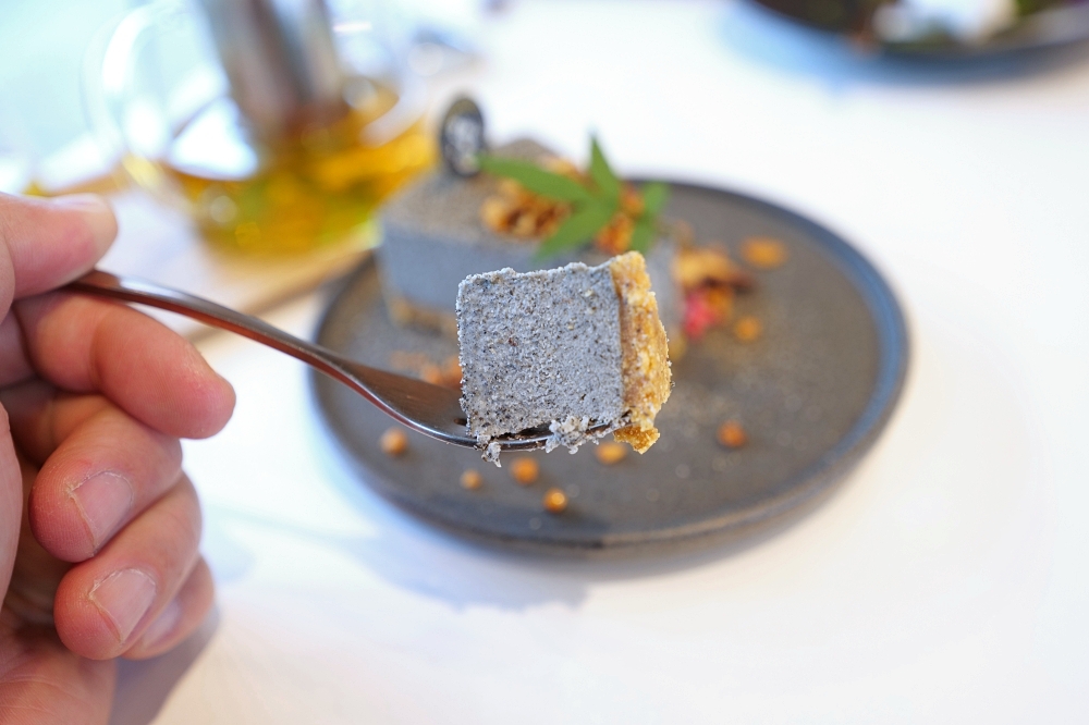 Tjuku cafe 啾咕咖啡|宜蘭千層蛋糕推薦:小山園抹茶、黑芝麻生乳酪心得 @捲捲頭 ♡ 品味生活 Tjuku cafe 啾咕咖啡|宜蘭千層蛋糕推薦:小山園抹茶、黑芝麻生乳酪心得 @捲捲頭 ♡ 品味生活