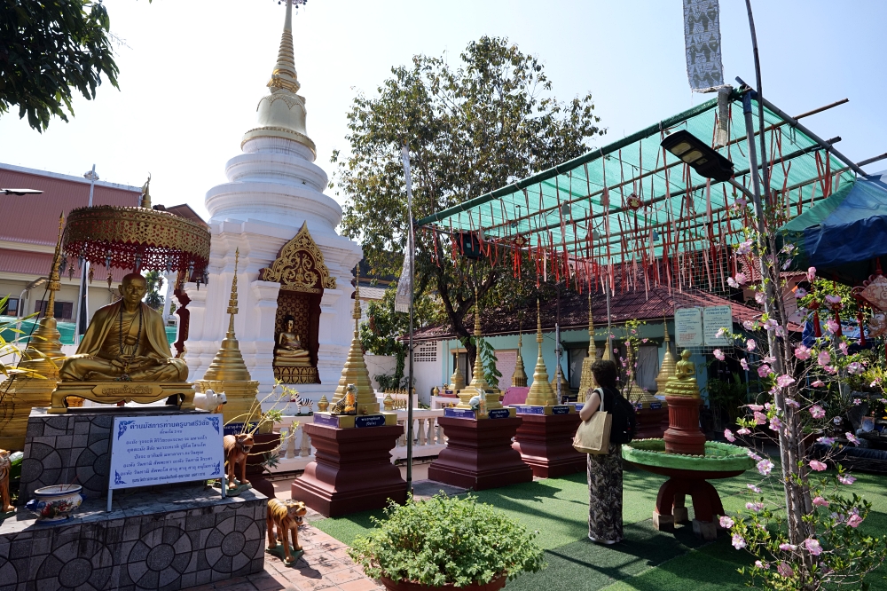 清邁古城景點｜一日遊徒步散策：塔佩門、清曼寺、鳯飛飛腳飯路線 @捲捲頭 ♡ 品味生活