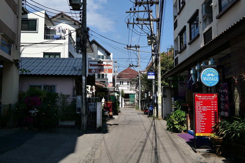 清邁古城景點｜一日遊徒步散策：塔佩門、清曼寺、鳯飛飛腳飯路線 @捲捲頭 ♡ 品味生活