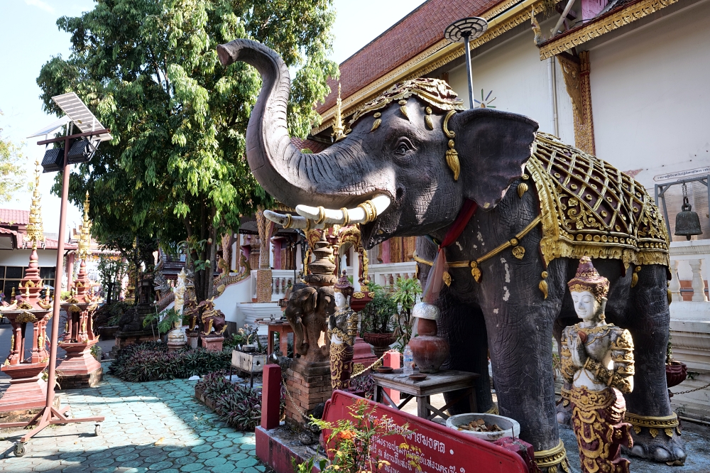 清邁古城景點｜一日遊徒步散策：塔佩門、清曼寺、鳯飛飛腳飯路線 @捲捲頭 ♡ 品味生活