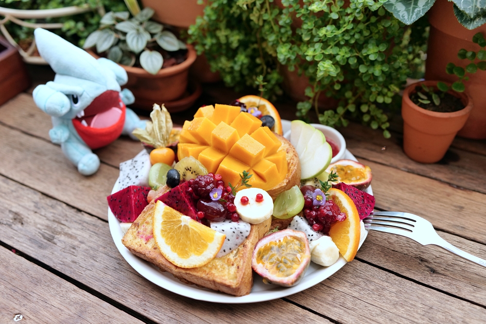 Sun Rays Cafe｜清邁早午餐推薦，澎湃水果法式吐司，古城人氣必吃 @捲捲頭 ♡ 品味生活