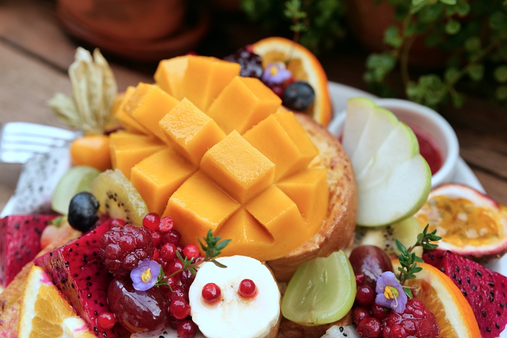 Sun Rays Cafe｜清邁早午餐推薦，澎湃水果法式吐司，古城人氣必吃 @捲捲頭 ♡ 品味生活