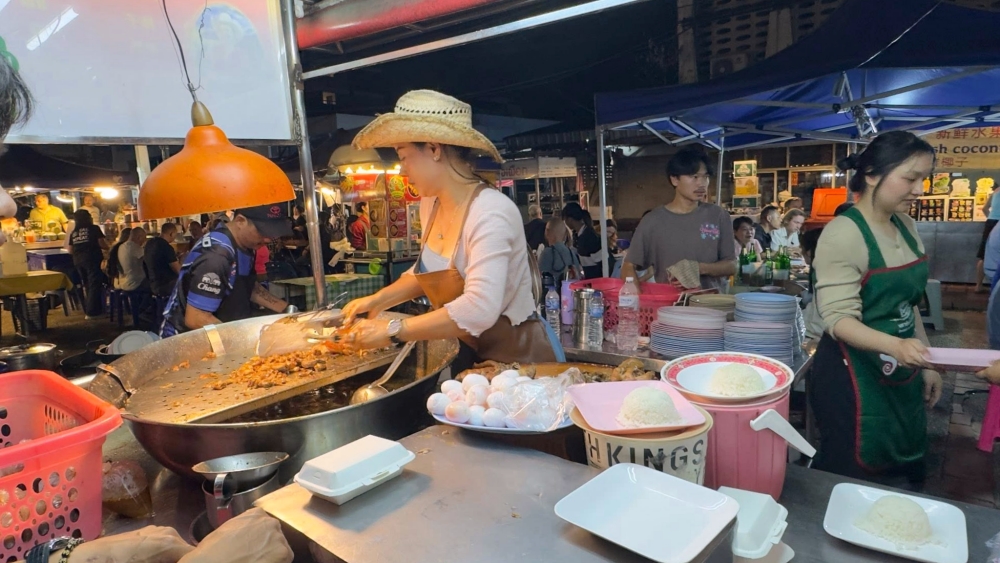清邁古城景點｜一日遊徒步散策：塔佩門、清曼寺、鳯飛飛豬腳飯路線 @捲捲頭 ♡ 品味生活