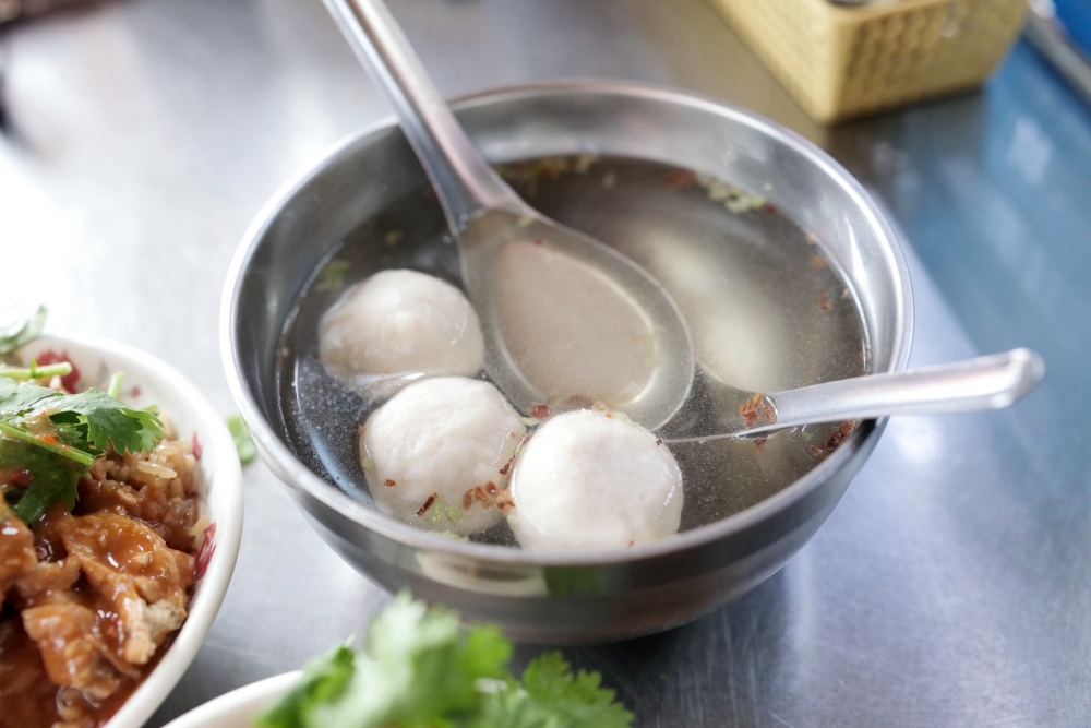 羅東美食推薦｜無名油飯 vs 幽靈油飯：在地社團狂推的兩大必吃油飯 @捲捲頭 ♡ 品味生活