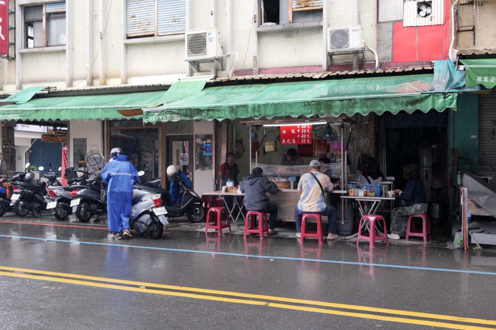 羅東美食推薦｜無名油飯 vs 幽靈油飯：在地社團狂推的兩大必吃油飯 @捲捲頭 ♡ 品味生活