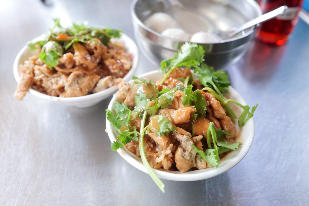 羅東美食推薦｜無名油飯 vs 幽靈油飯：在地社團狂推的兩大必吃油飯 @捲捲頭 ♡ 品味生活