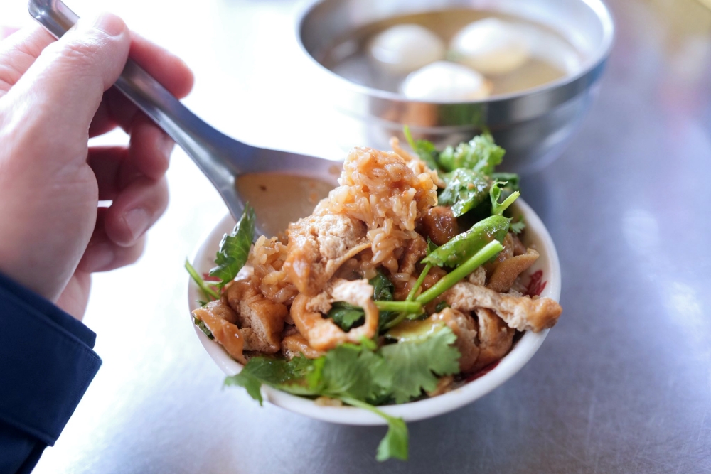 羅東美食推薦｜無名油飯 vs 幽靈油飯：在地社團狂推的兩大必吃油飯 @捲捲頭 ♡ 品味生活