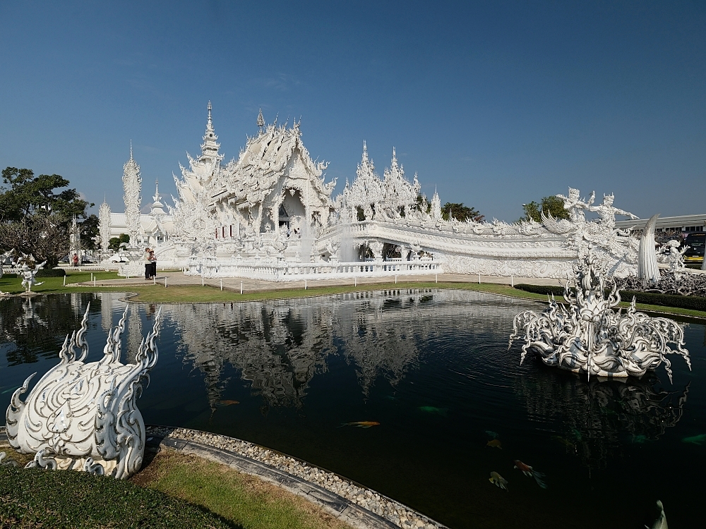 【清萊景點】 白廟Wat Rong Khun：走過輪迴橋，親睹泰國最美藝術寺廟 @捲捲頭 ♡ 品味生活