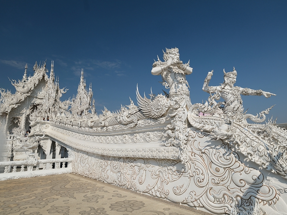 【清萊景點】 白廟Wat Rong Khun：走過輪迴橋，親睹泰國最美藝術寺廟 @捲捲頭 ♡ 品味生活