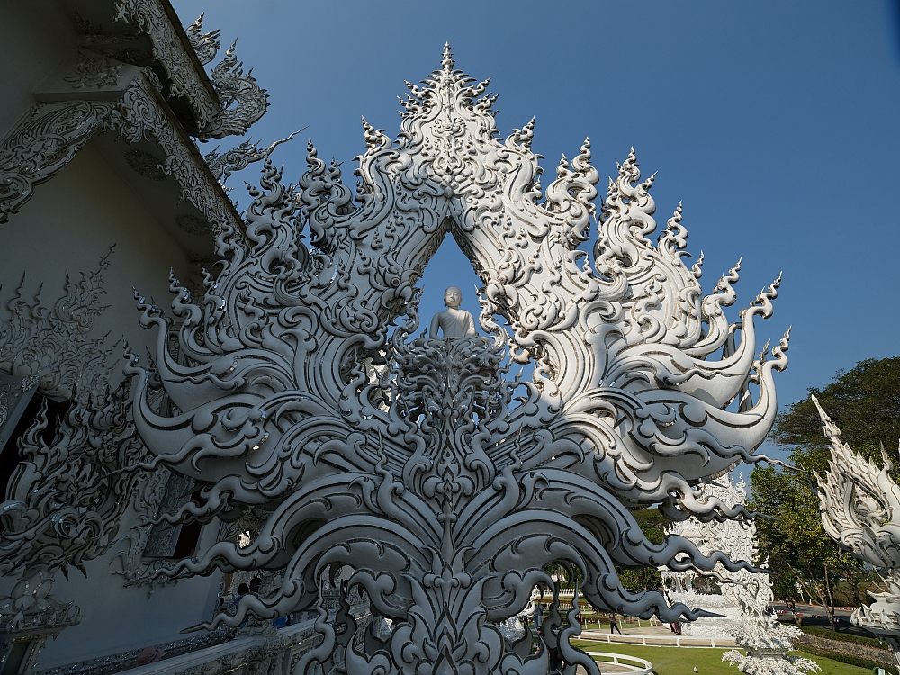 【清萊景點】 白廟Wat Rong Khun：走過輪迴橋，親睹泰國最美藝術寺廟 @捲捲頭 ♡ 品味生活