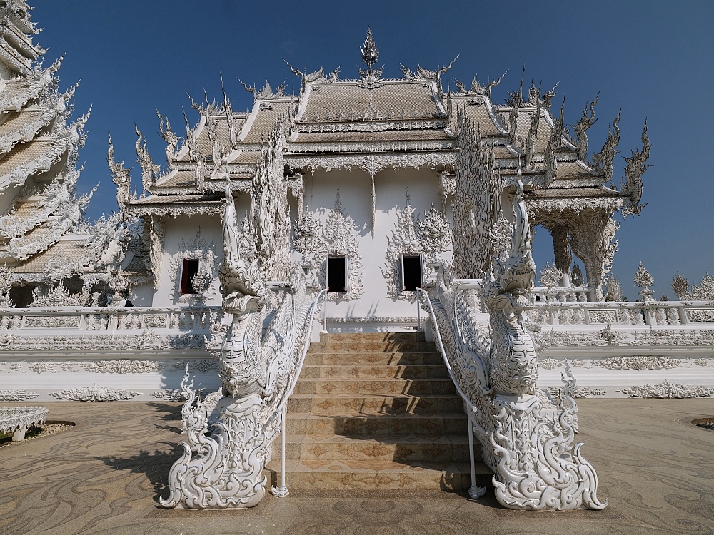 【清萊景點】 白廟Wat Rong Khun：走過輪迴橋，親睹泰國最美藝術寺廟 @捲捲頭 ♡ 品味生活