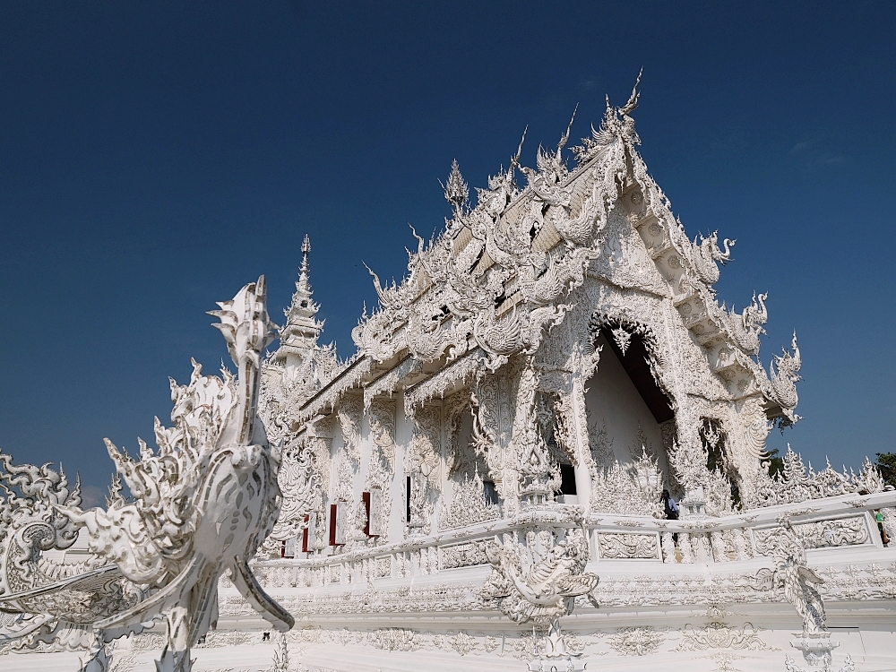 【清萊景點】 白廟Wat Rong Khun：走過輪迴橋，親睹泰國最美藝術寺廟 @捲捲頭 ♡ 品味生活