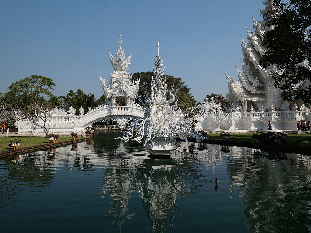 【清萊景點】 白廟Wat Rong Khun：走過輪迴橋，親睹泰國最美藝術寺廟 @捲捲頭 ♡ 品味生活