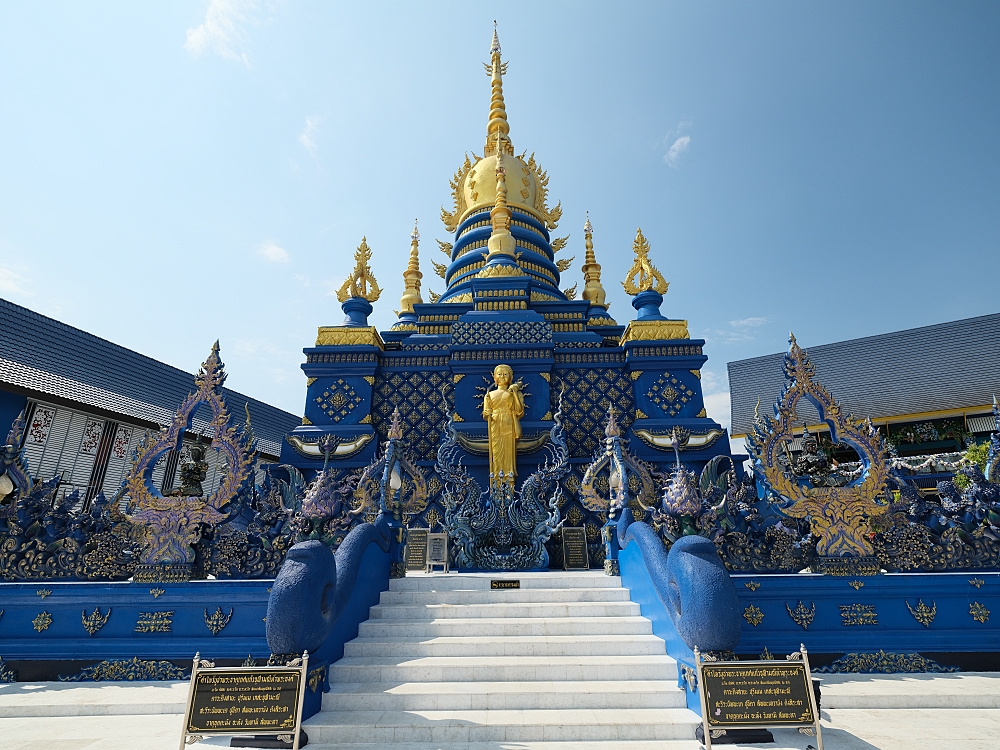 【清萊景點】 免門票必訪！藍廟 Wat Rong Suea Ten，湛藍色調的藝術寺廟 @捲捲頭 ♡ 品味生活