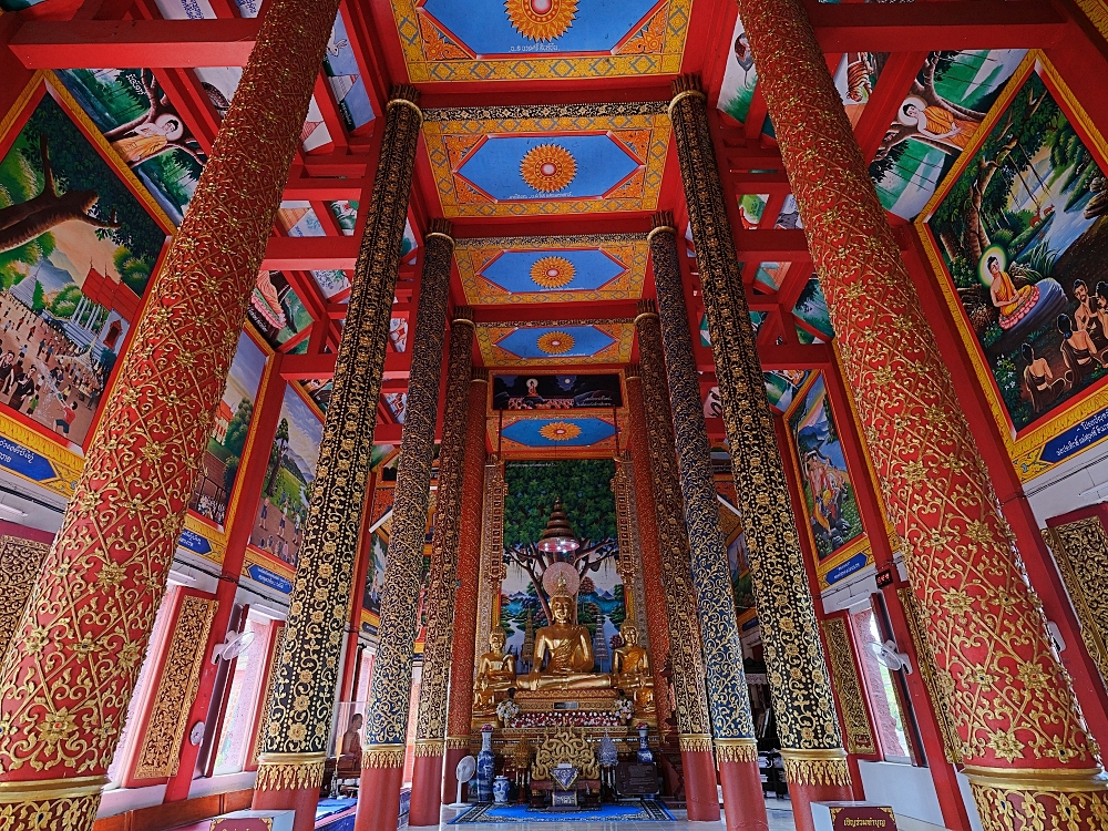 【清萊景點】 紅廟 Wat Chiang Yuen：收集清萊三色廟，莊嚴紅金配色美翻了 @捲捲頭 ♡ 品味生活