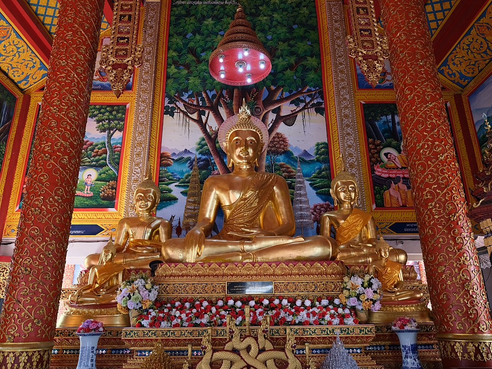 【清萊景點】 紅廟 Wat Chiang Yuen：收集清萊三色廟，莊嚴紅金配色美翻了 @捲捲頭 ♡ 品味生活