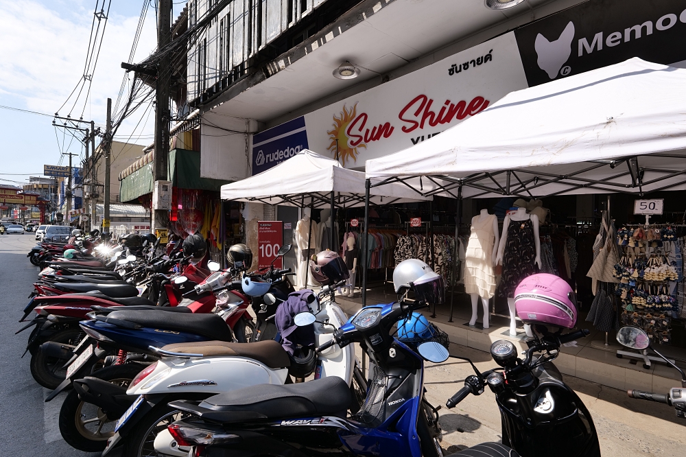 清邁自由行｜瓦洛洛市集懶人包：2 樓美食區、3 元廁所，還有買不完的小物 @捲捲頭 ♡ 品味生活