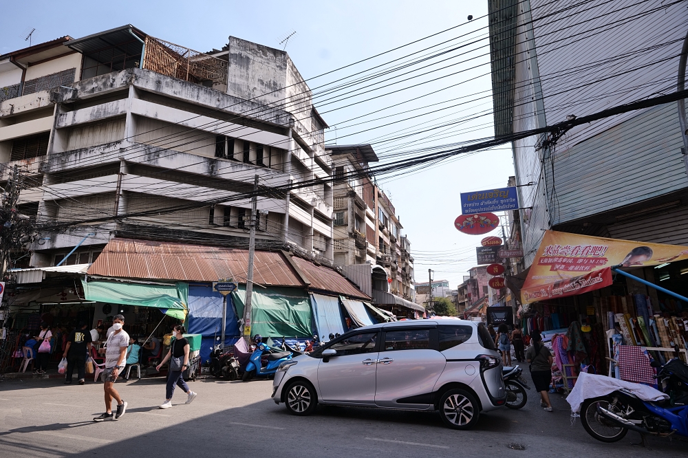 清邁自由行|瓦洛洛市集懶人包:2 樓美食區、3 元廁所,還有買不完的小物 @捲捲頭 ♡ 品味生活 清邁自由行|瓦洛洛市集懶人包:2 樓美食區、3 元廁所,還有買不完的小物 @捲捲頭 ♡ 品味生活