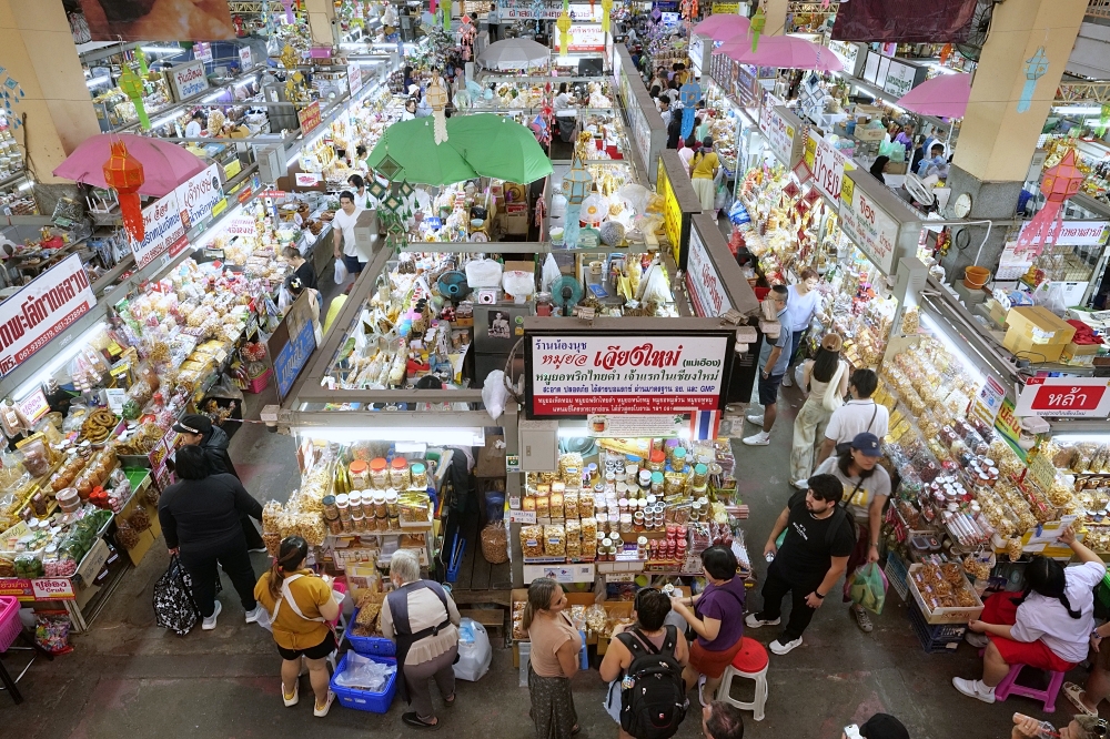 清邁自由行|瓦洛洛市集懶人包:2 樓美食區、3 元廁所,還有買不完的小物 @捲捲頭 ♡ 品味生活 清邁自由行|瓦洛洛市集懶人包:2 樓美食區、3 元廁所,還有買不完的小物 @捲捲頭 ♡ 品味生活