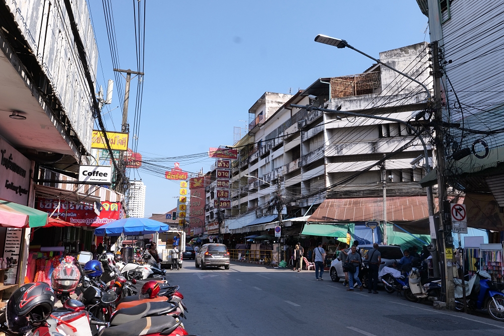 清邁自由行|瓦洛洛市集懶人包:2 樓美食區、3 元廁所,還有買不完的小物 @捲捲頭 ♡ 品味生活 清邁自由行|瓦洛洛市集懶人包:2 樓美食區、3 元廁所,還有買不完的小物 @捲捲頭 ♡ 品味生活