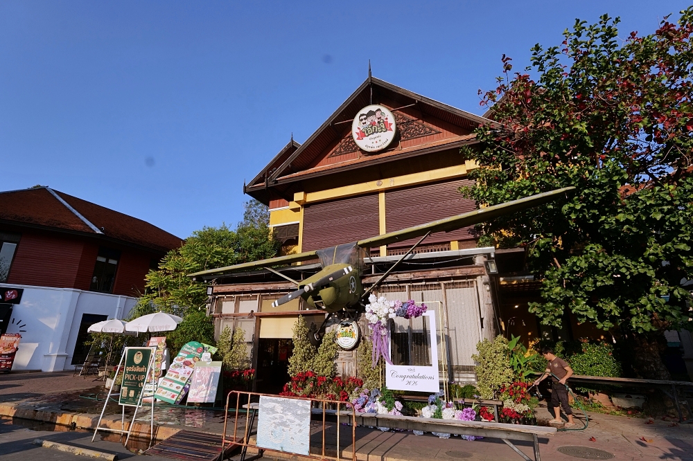 清邁美食｜Ohkajhu Nim City 三兄弟有機農場餐廳，豬肋排分量超大 @捲捲頭 ♡ 品味生活