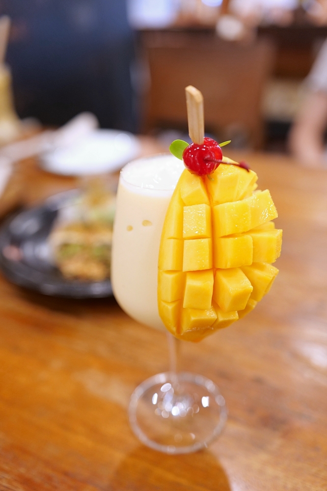 清邁美食｜Ohkajhu Nim City 三兄弟有機農場餐廳，豬肋排分量超大 @捲捲頭 ♡ 品味生活