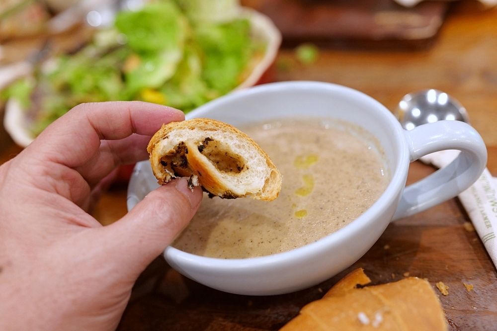 清邁美食｜Ohkajhu Nim City 三兄弟有機農場餐廳，豬肋排分量超大 @捲捲頭 ♡ 品味生活