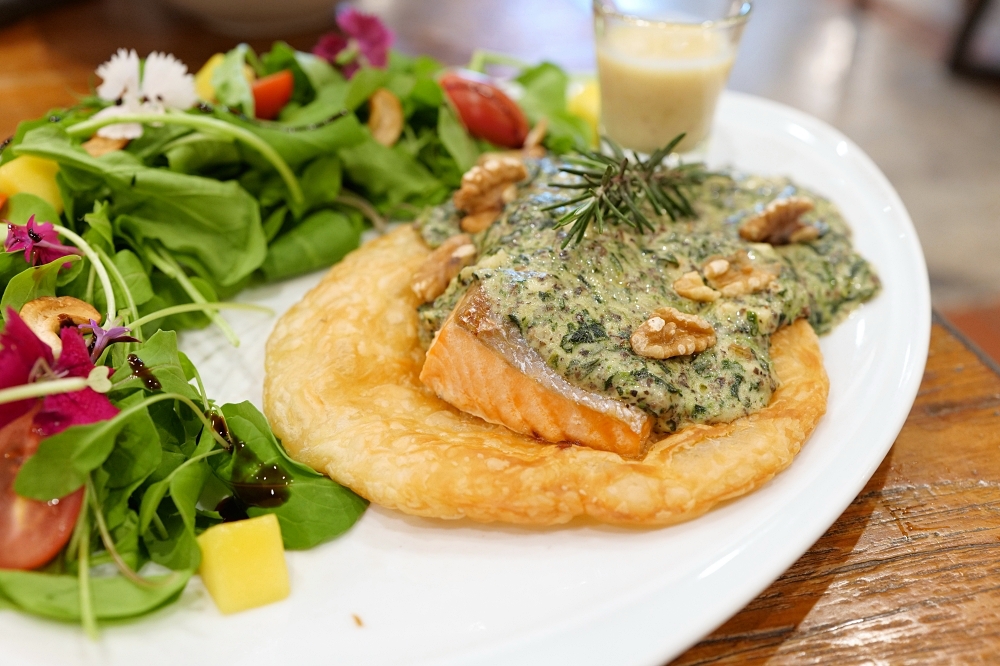 清邁美食｜Ohkajhu Nim City 三兄弟有機農場餐廳，豬肋排分量超大 @捲捲頭 ♡ 品味生活