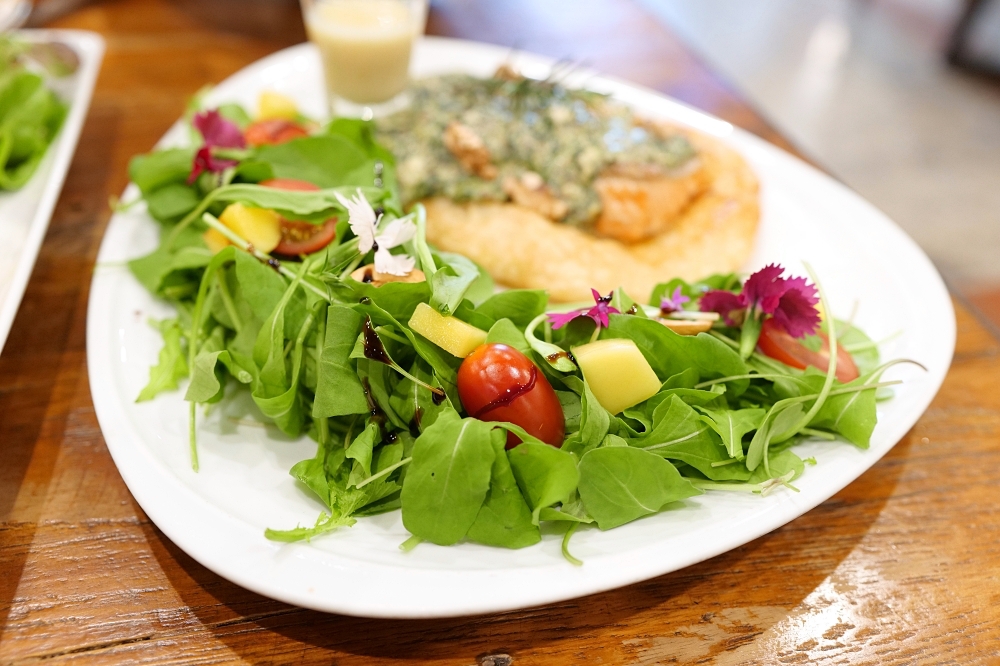 清邁美食｜Ohkajhu Nim City 三兄弟有機農場餐廳，豬肋排分量超大 @捲捲頭 ♡ 品味生活