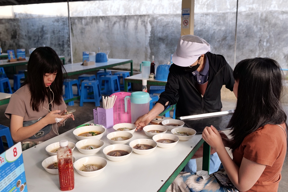 清邁美食推薦｜Kuaytiaw 3 Baht 三元船麵：一碗只要 3 元的極致平價體驗 @捲捲頭 ♡ 品味生活