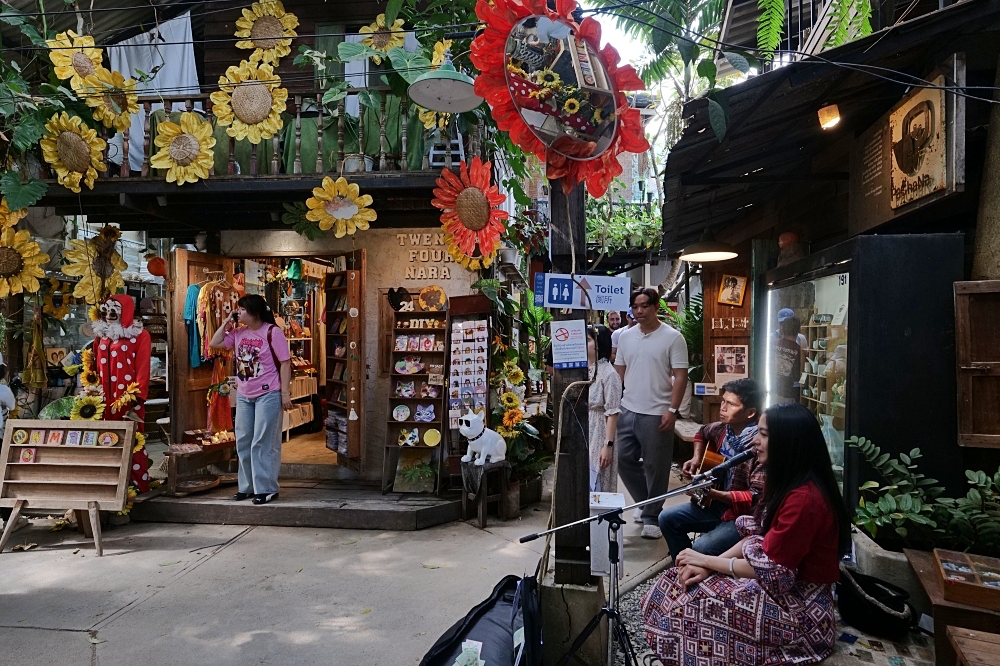 Baan Kang Wat 藝術村:交通停車超方便,40間職人小店逛到排隊 @捲捲頭 ♡ 品味生活 Baan Kang Wat 藝術村:交通停車超方便,40間職人小店逛到排隊 @捲捲頭 ♡ 品味生活