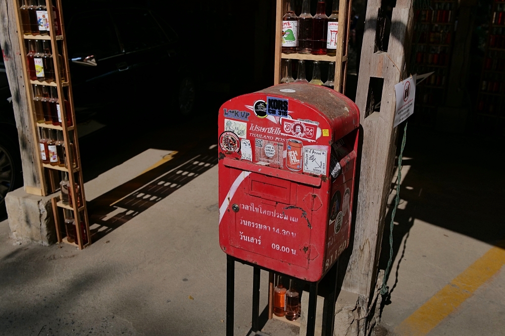 Baan Kang Wat 藝術村：交通停車超方便，40間職人小店逛到排隊 @捲捲頭 ♡ 品味生活