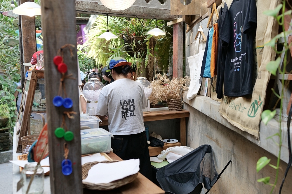Baan Kang Wat 藝術村：交通停車超方便，40間職人小店逛到排隊 @捲捲頭 ♡ 品味生活