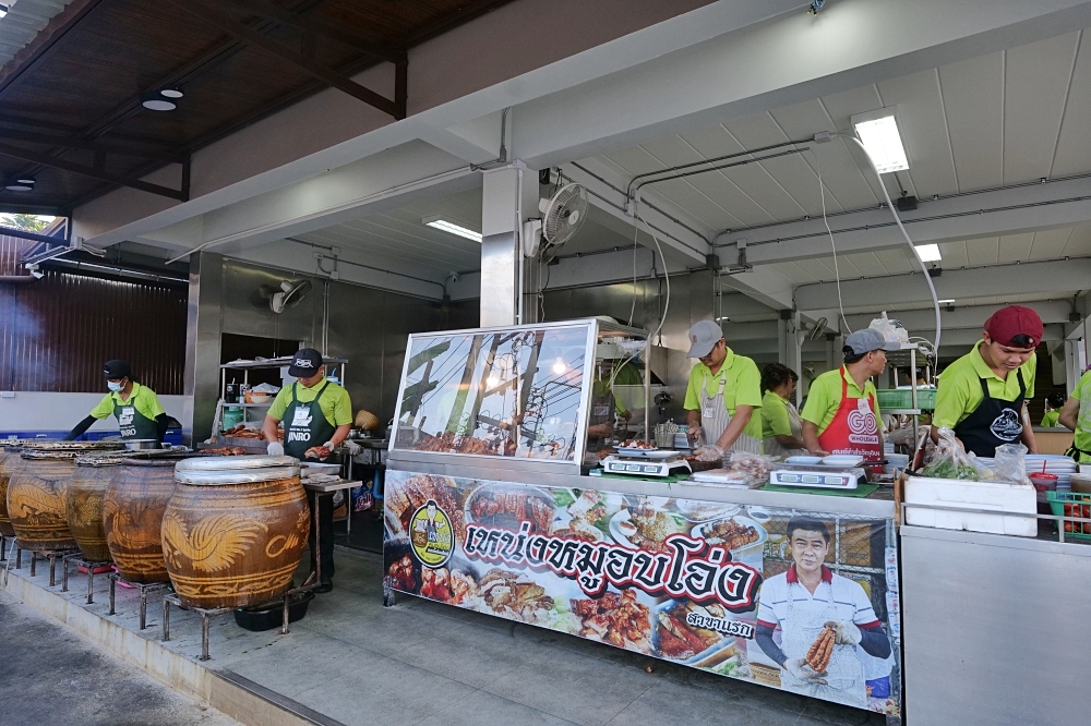 清邁美食推薦｜Neng&rsquo;s Clay Oven：酥脆到「喀啦」響的神級陶甕烤豬！ @捲捲頭 ♡ 品味生活