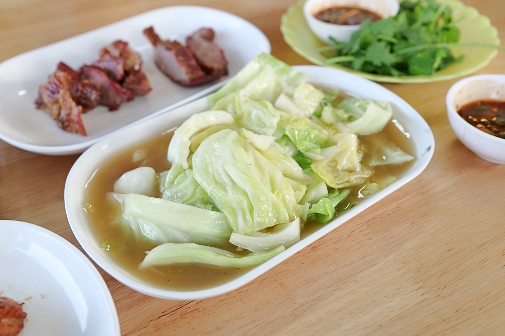 清邁美食推薦｜Neng&rsquo;s Clay Oven：酥脆到「喀啦」響的神級陶甕烤豬！ @捲捲頭 ♡ 品味生活