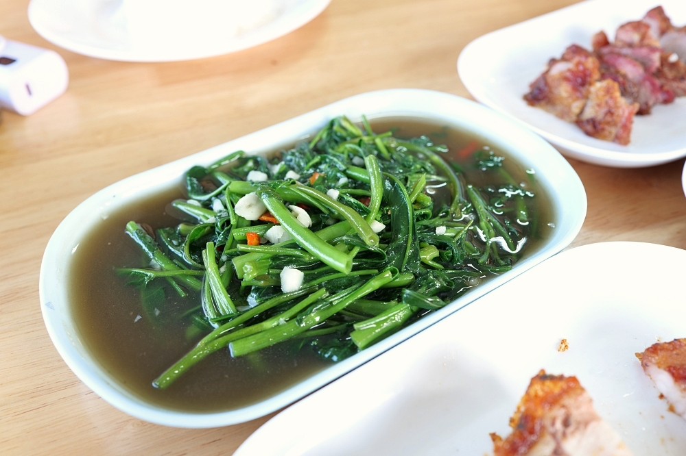 清邁美食推薦｜Neng&rsquo;s Clay Oven：酥脆到「喀啦」響的神級陶甕烤豬！ @捲捲頭 ♡ 品味生活