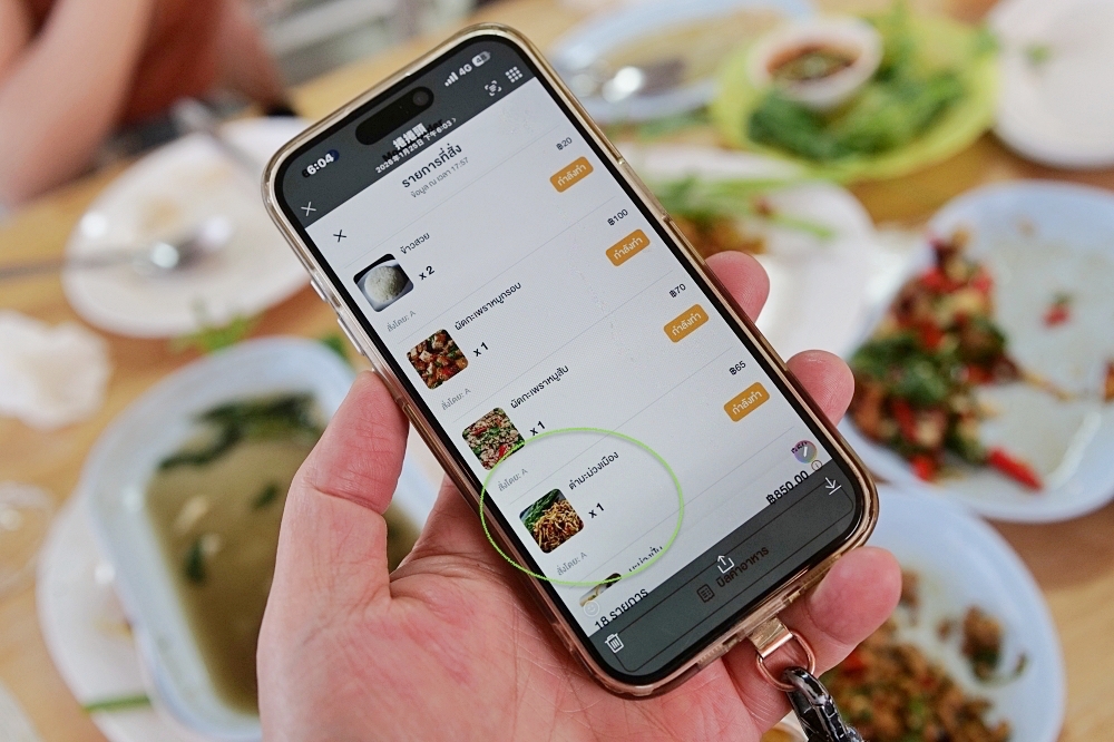 清邁美食推薦｜Neng&rsquo;s Clay Oven：酥脆到「喀啦」響的神級陶甕烤豬！ @捲捲頭 ♡ 品味生活