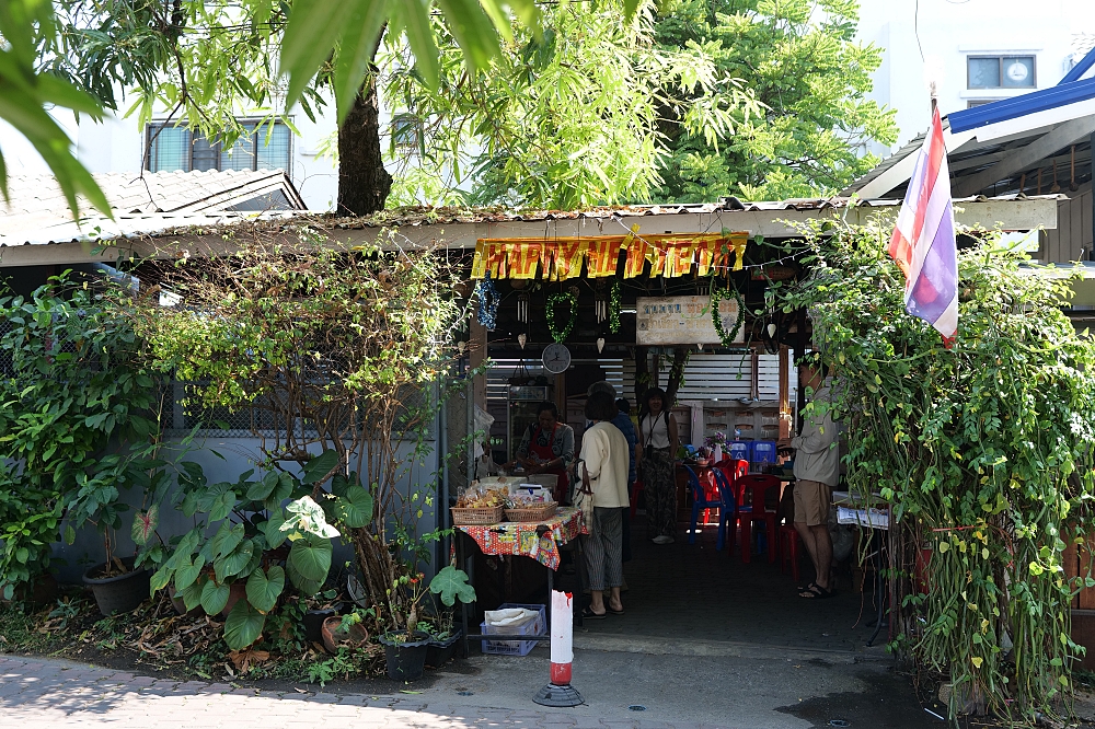 清邁美食｜Kanom Jeen Pa Pom，中文查不到的在地神店，早上 8 點就開排！ @捲捲頭 ♡ 品味生活