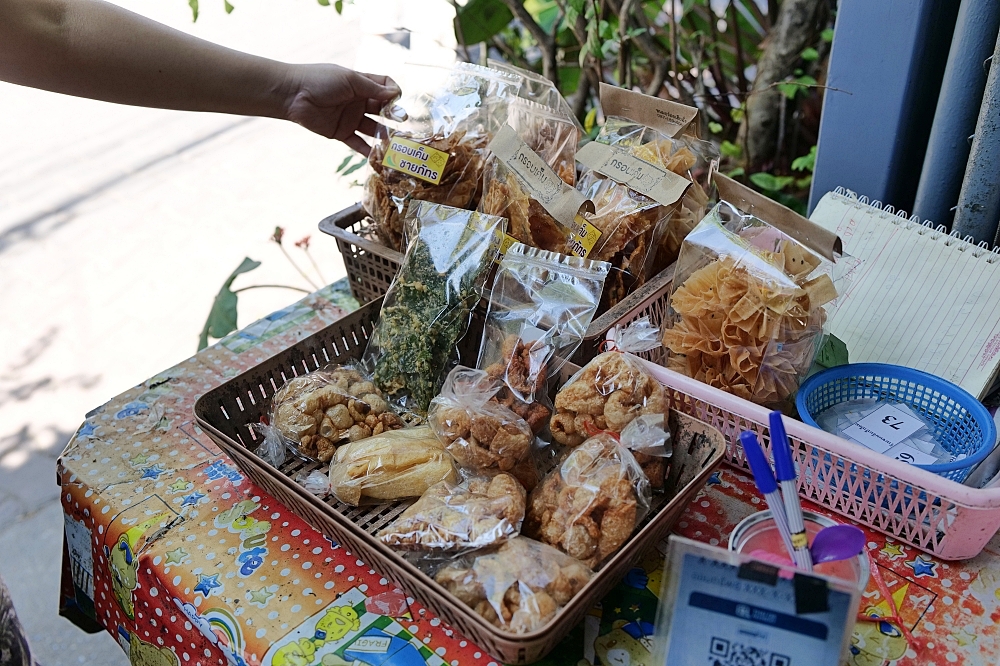 清邁美食｜Kanom Jeen Pa Pom，中文查不到的在地神店，早上 8 點就開排！ @捲捲頭 ♡ 品味生活