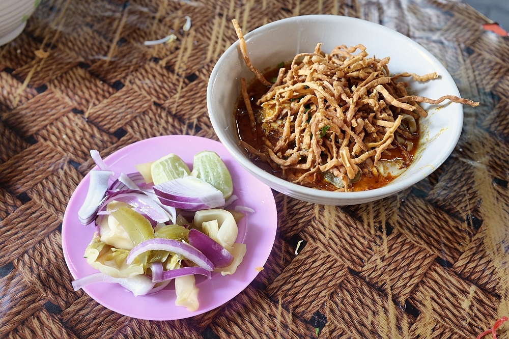 清邁美食｜Kanom Jeen Pa Pom，中文查不到的在地神店，早上 8 點就開排！ @捲捲頭 ♡ 品味生活