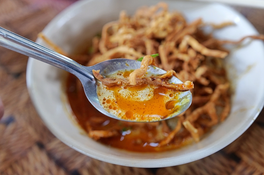 清邁美食｜Kanom Jeen Pa Pom，中文查不到的在地神店，早上 8 點就開排！ @捲捲頭 ♡ 品味生活