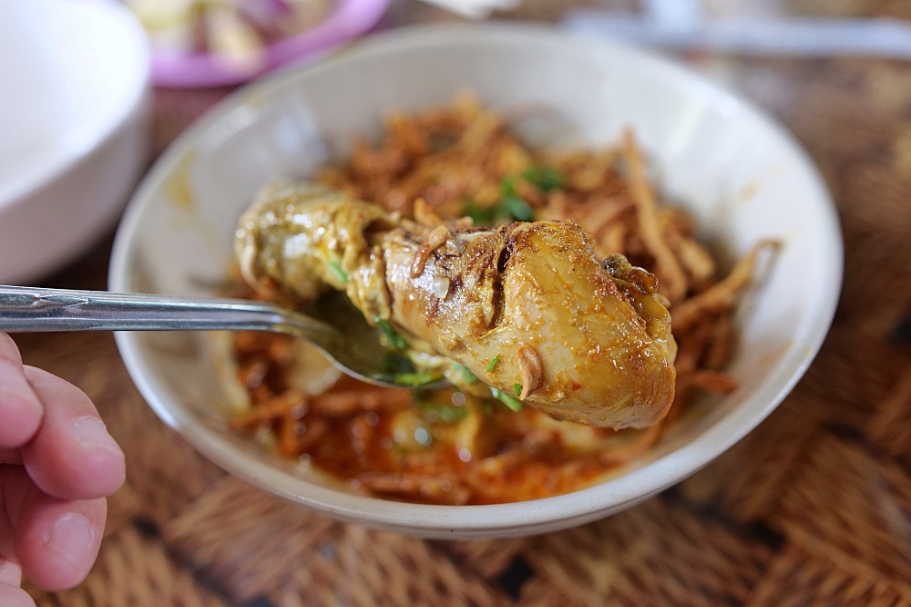 清邁美食｜Kanom Jeen Pa Pom，中文查不到的在地神店，早上 8 點就開排！ @捲捲頭 ♡ 品味生活