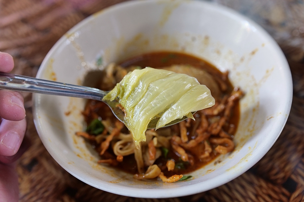 清邁美食｜Kanom Jeen Pa Pom，中文查不到的在地神店，早上 8 點就開排！ @捲捲頭 ♡ 品味生活