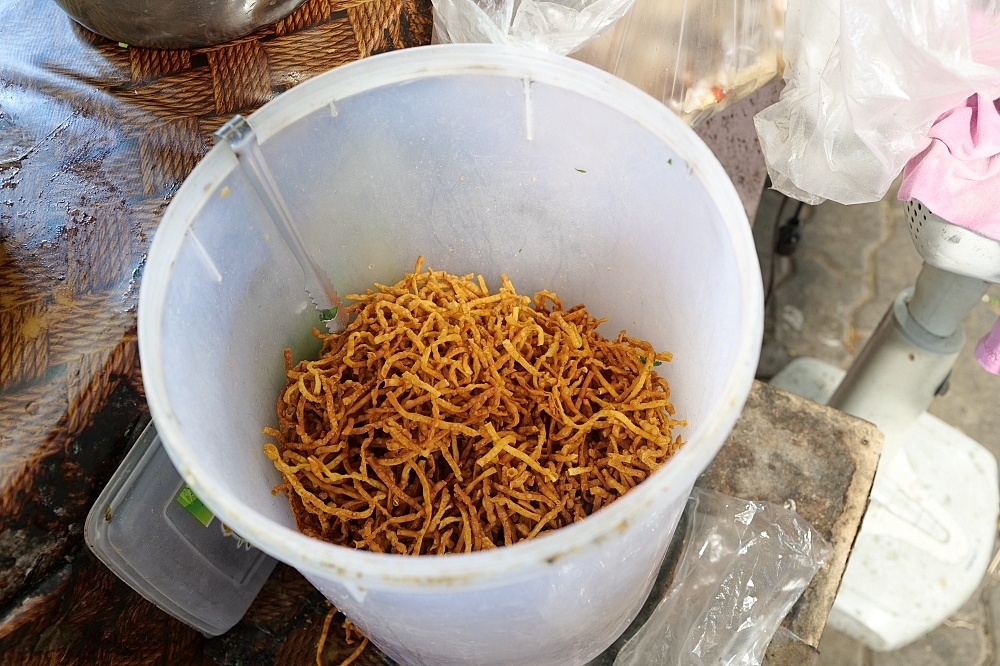 清邁美食｜Kanom Jeen Pa Pom，中文查不到的在地神店，早上 8 點就開排！ @捲捲頭 ♡ 品味生活