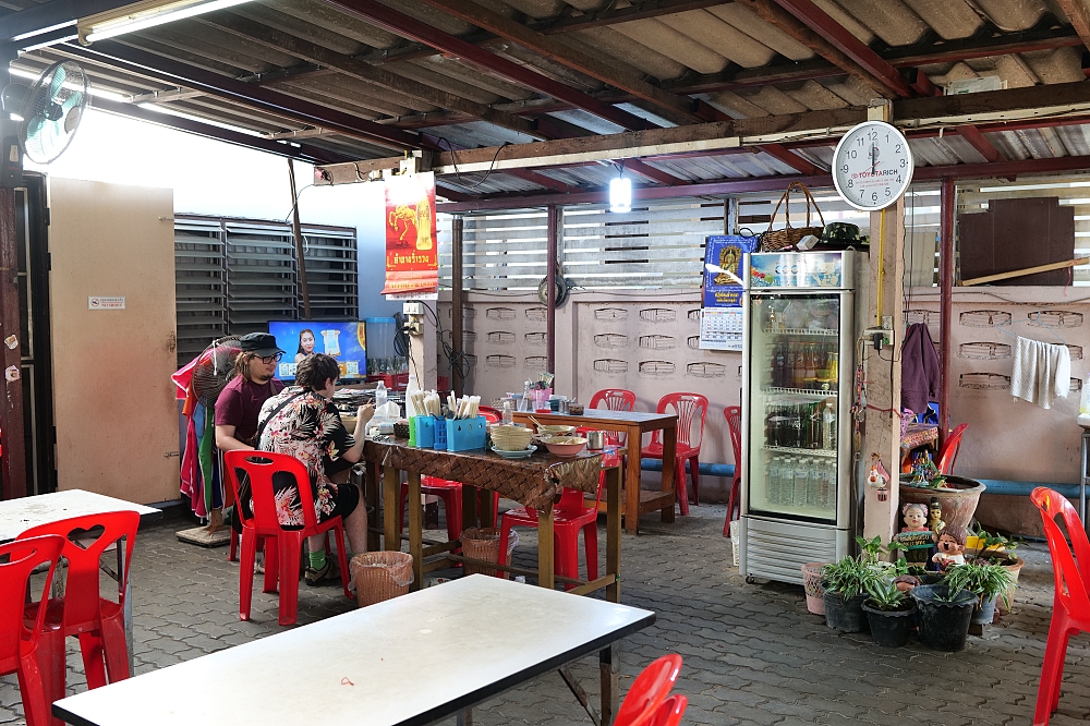 清邁美食｜Kanom Jeen Pa Pom，中文查不到的在地神店，早上 8 點就開排！ @捲捲頭 ♡ 品味生活