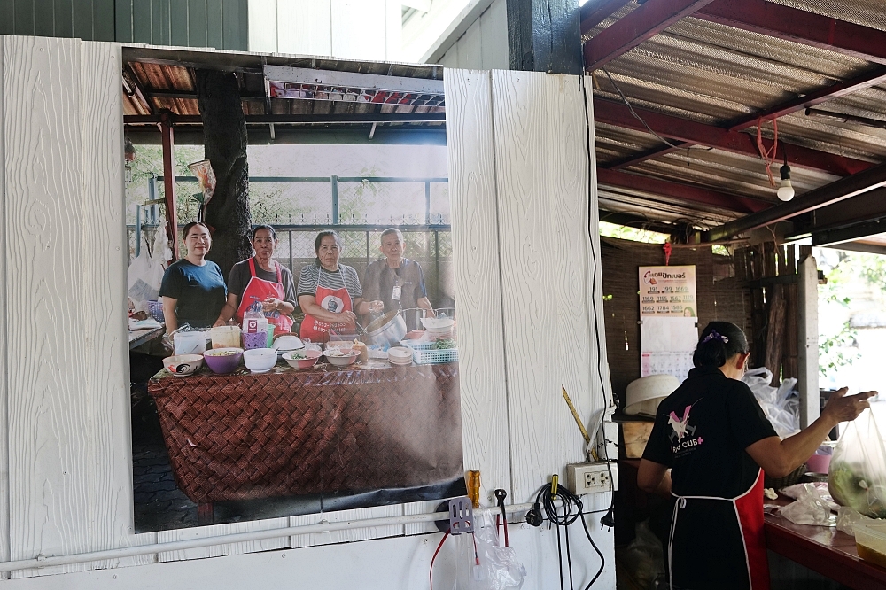 清邁美食｜Kanom Jeen Pa Pom，中文查不到的在地神店，早上 8 點就開排！ @捲捲頭 ♡ 品味生活