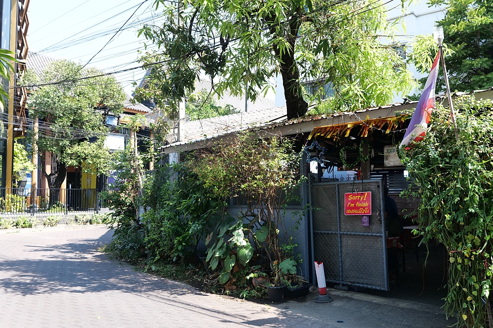清邁美食｜Kanom Jeen Pa Pom，中文查不到的在地神店，早上 8 點就開排！ @捲捲頭 ♡ 品味生活
