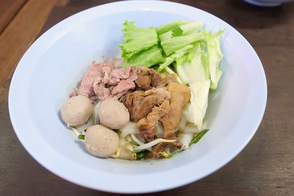 清邁美食推薦｜Blue noodle：銅板價泰式牛肉麵，฿70 起開吃！ @捲捲頭 ♡ 品味生活