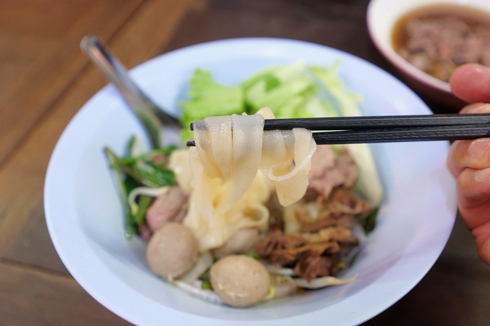 清邁美食推薦｜Blue noodle：銅板價泰式牛肉麵，฿70 起開吃！ @捲捲頭 ♡ 品味生活